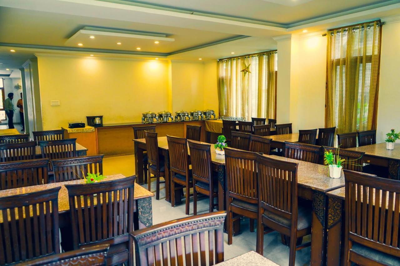 Hotel Akash Regency Manāli エクステリア 写真
