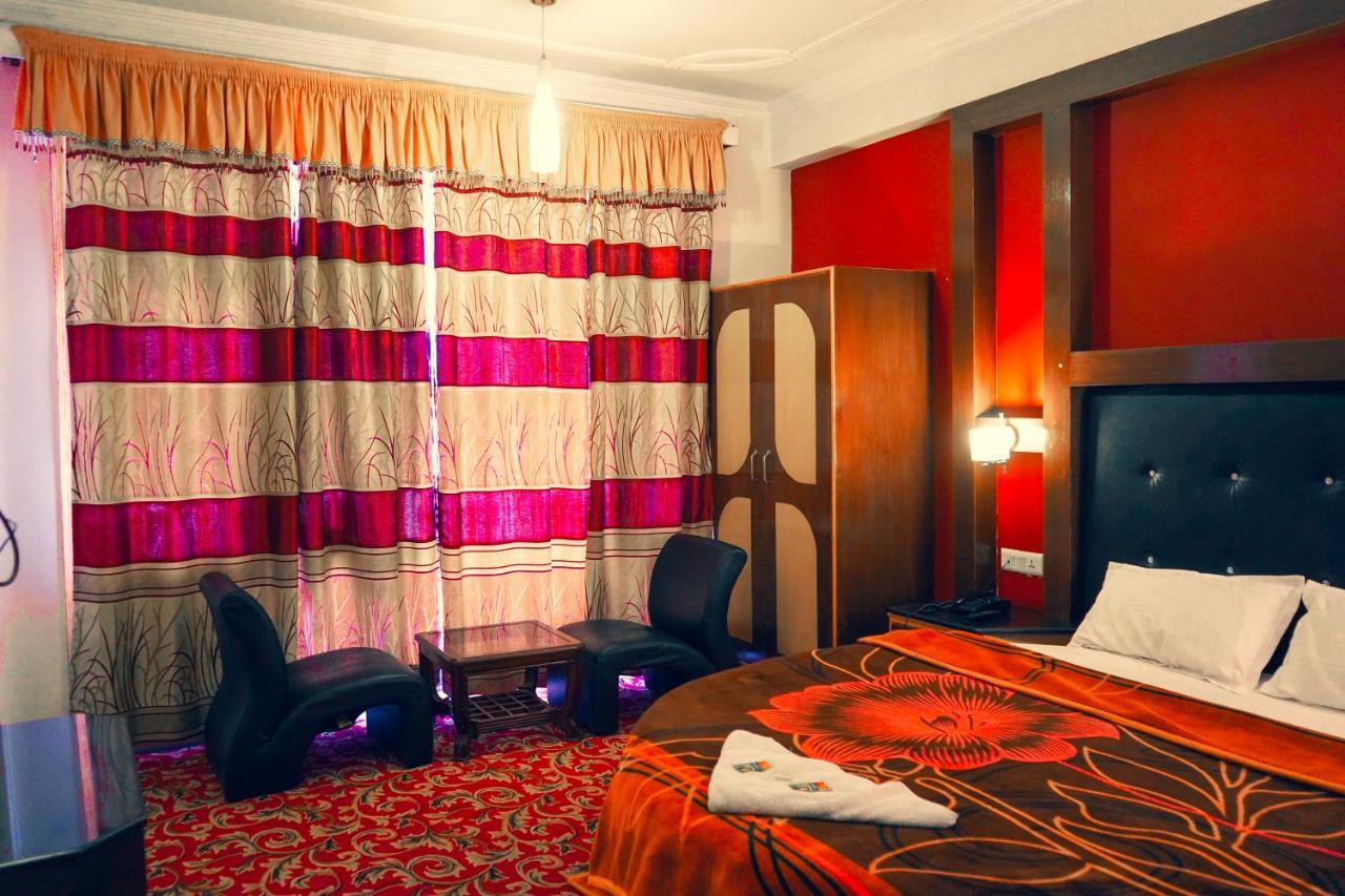 Hotel Akash Regency Manāli エクステリア 写真