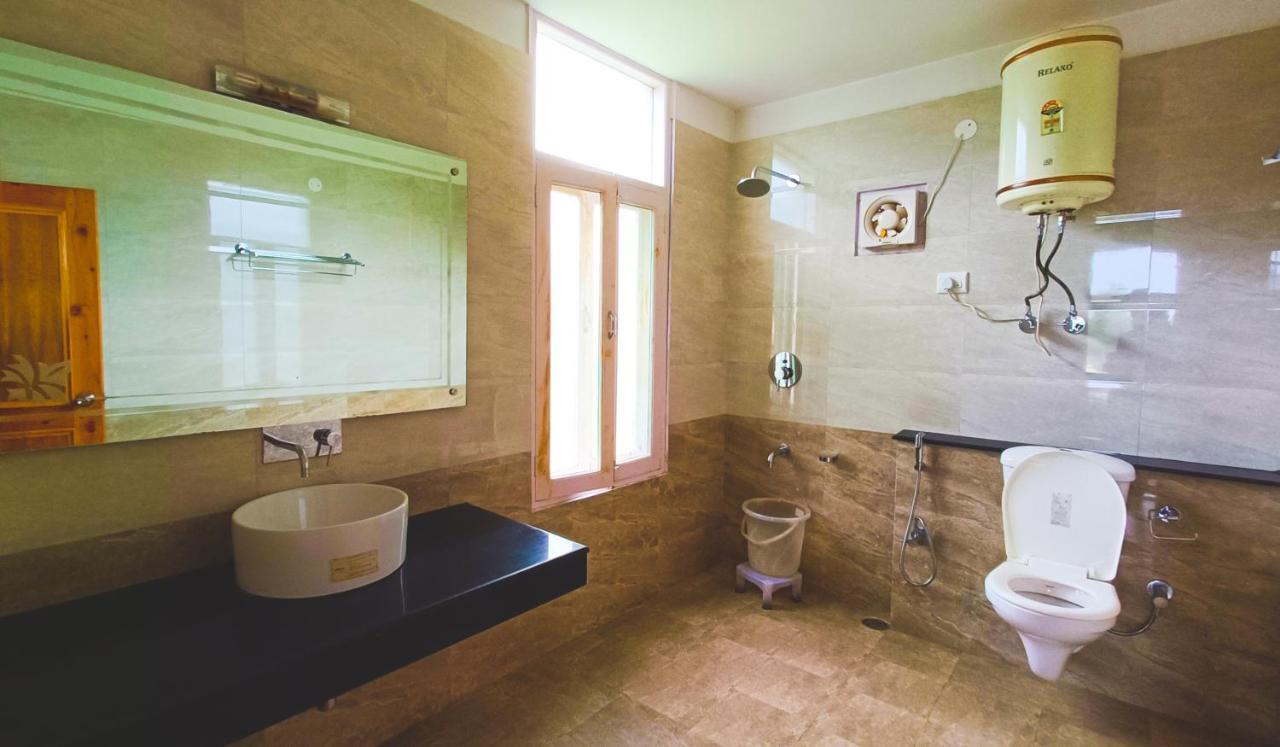 Hotel Akash Regency Manāli エクステリア 写真