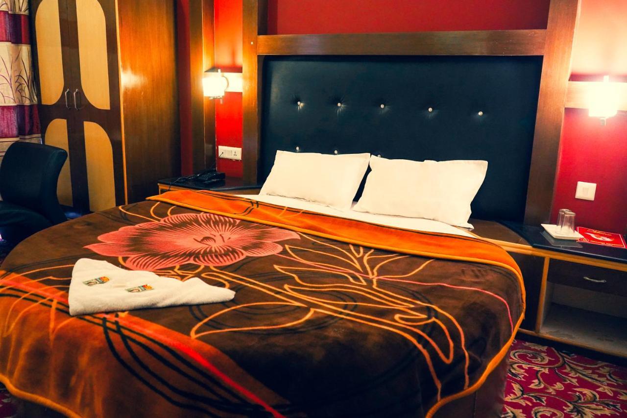 Hotel Akash Regency Manāli エクステリア 写真
