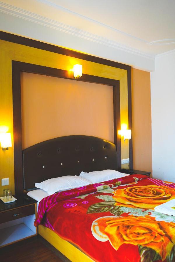Hotel Akash Regency Manāli エクステリア 写真