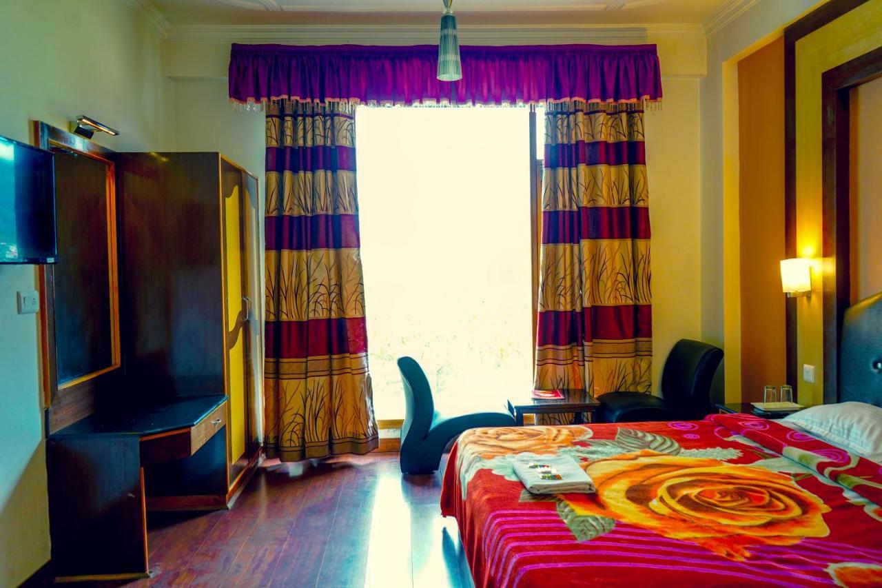 Hotel Akash Regency Manāli エクステリア 写真