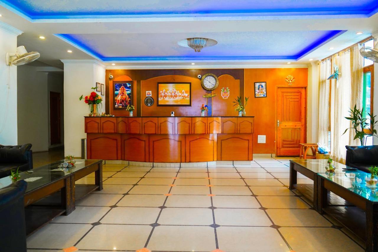 Hotel Akash Regency Manāli エクステリア 写真