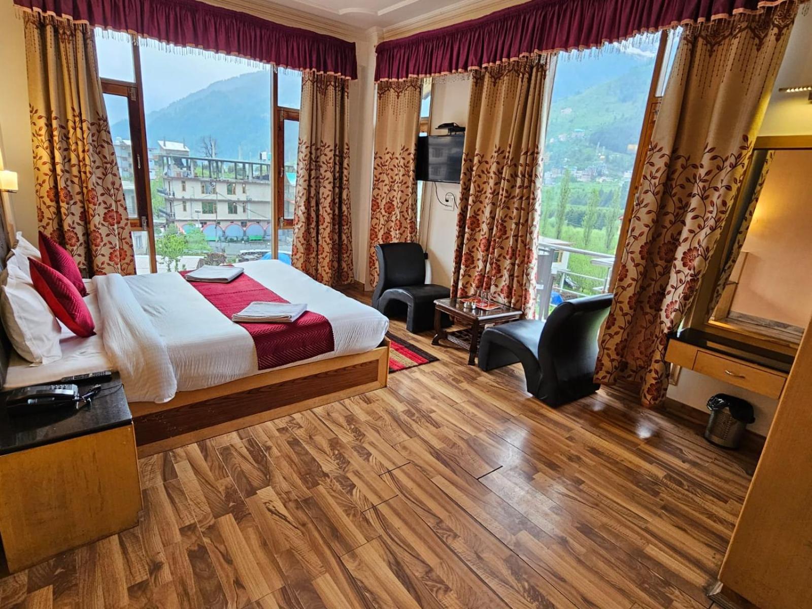 Hotel Akash Regency Manāli エクステリア 写真