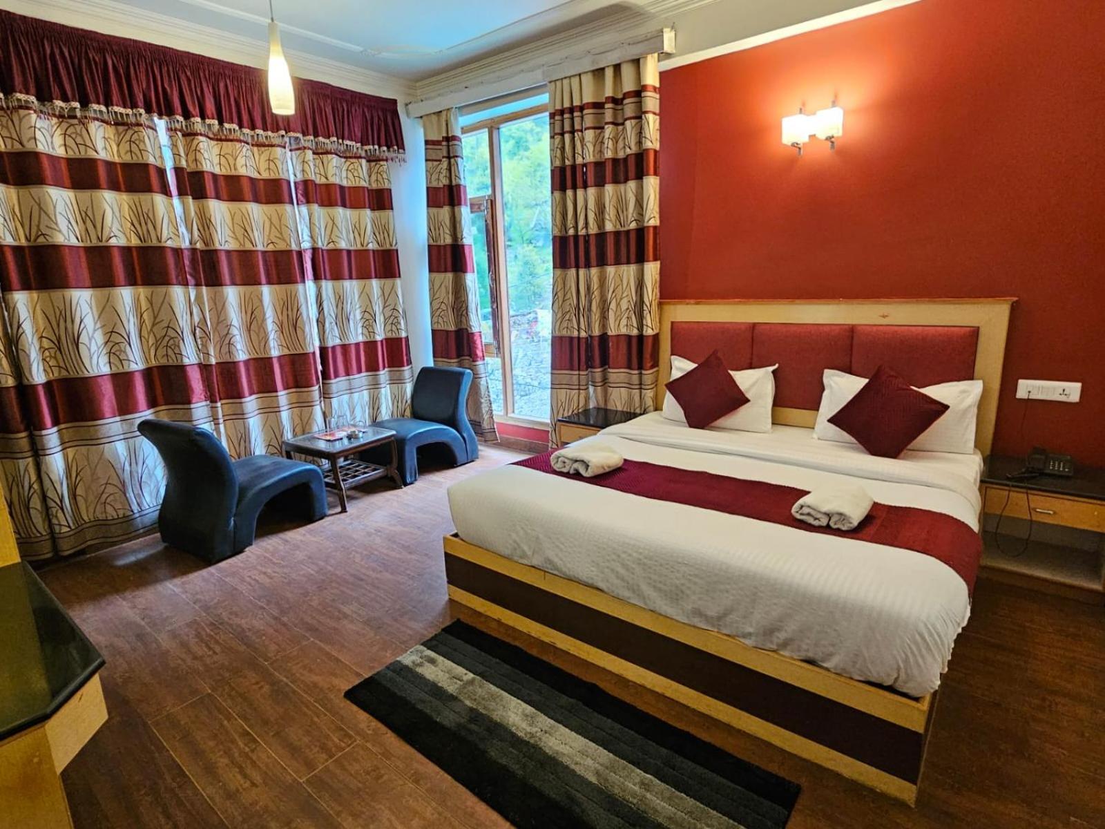 Hotel Akash Regency Manāli エクステリア 写真