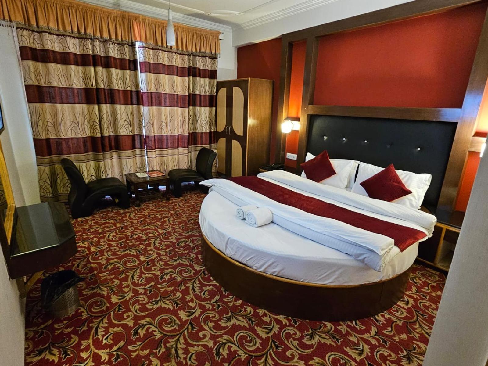 Hotel Akash Regency Manāli エクステリア 写真